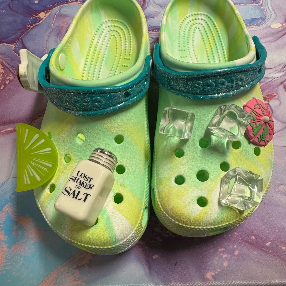 Like new jimmy Buffett crocs